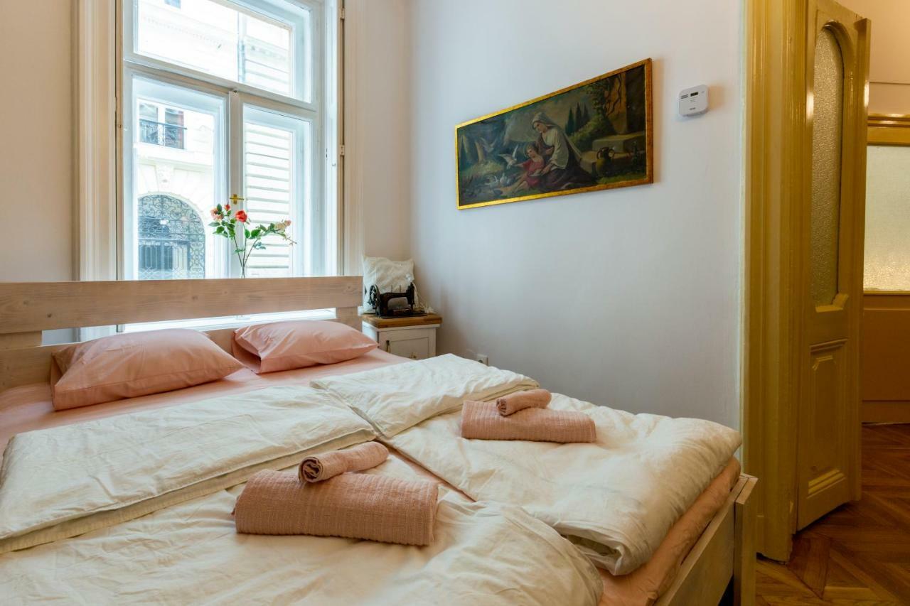 Vintage Home In The Center Budapest Eksteriør billede